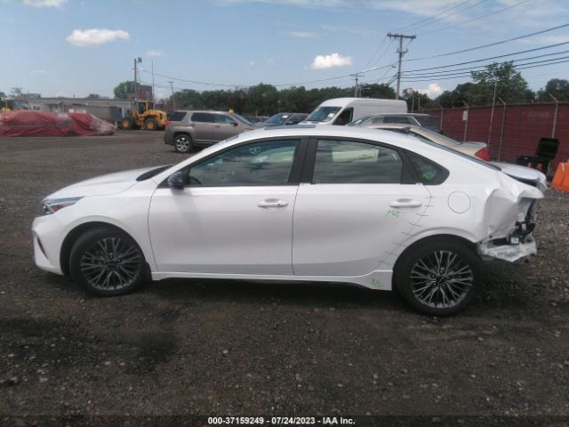 3KPF54AD2NE473286 KIA Forte Gt-line