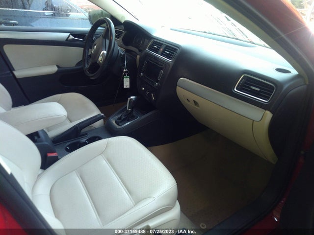 2013 VOLKSWAGEN JETTA SEDAN SE W/CONVENIENCE/SUNROOF VIN: 3VWDP7AJ0DM298370