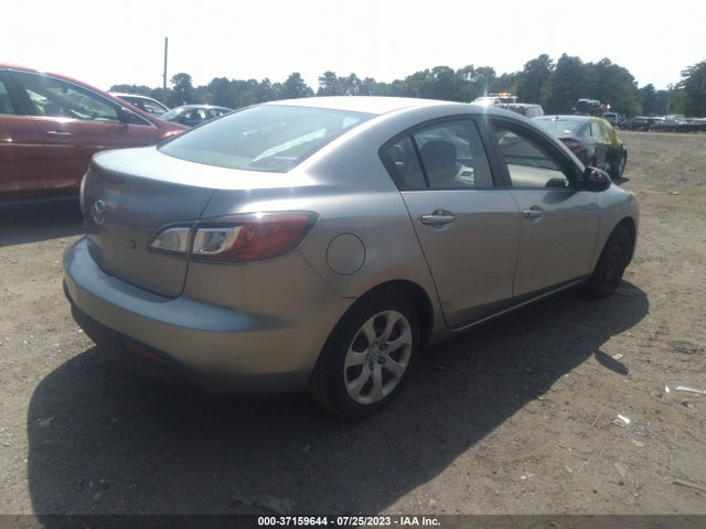 2011 MAZDA MAZDA3 I SPORT VIN: JM1BL1UG4B1372841