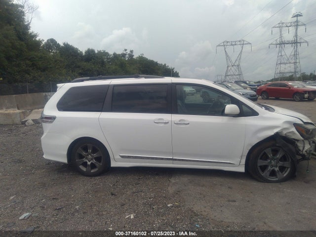 Toyota SIENNA SE 2015 5TDXK3DC8FS604920 Image 4