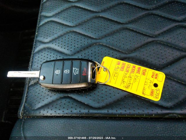 KNDP6CAC8L7649032 KIA SPORTAGE S