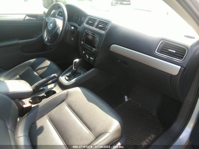 2013 VOLKSWAGEN JETTA SEDAN SE W/CONVENIENCE/SUNROOF VIN: 3VWDP7AJ4DM415187
