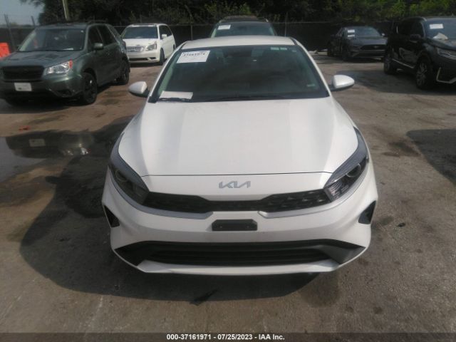 3KPF24AD3NE450818 KIA Forte Lxs