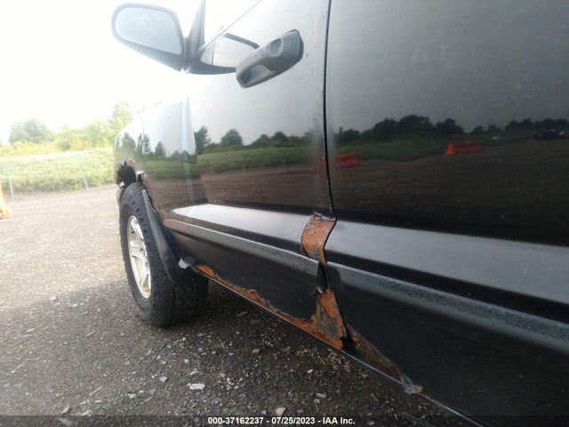 2005 DODGE DAKOTA SLT VIN: 1D7HW48N75S290604