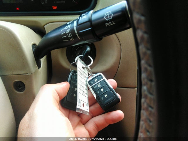 2000 TOYOTA CAMRY SOLARA SE/SLE VIN: 2T1CF28P5YC416183
