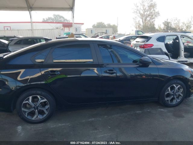 3KPF24AD1ME268243 KIA Forte Lxs