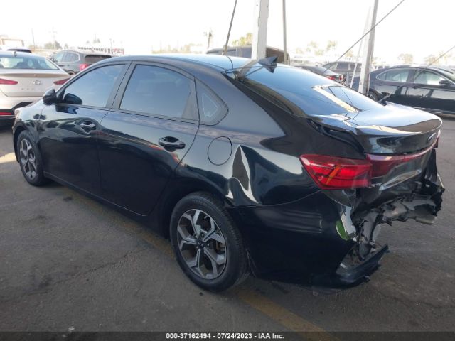 3KPF24AD1ME268243 KIA Forte Lxs