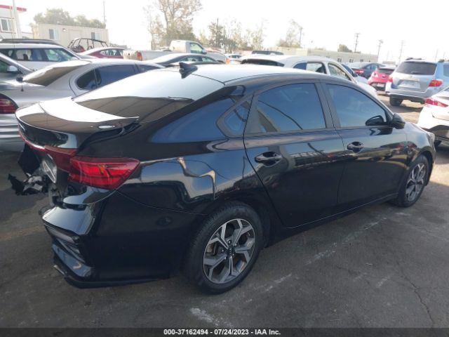3KPF24AD1ME268243 KIA Forte Lxs