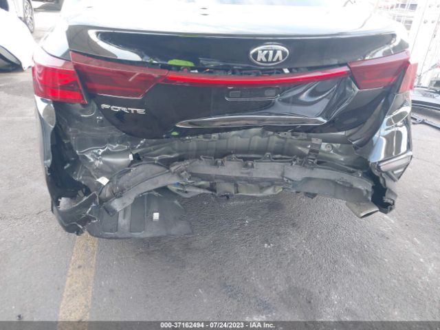 3KPF24AD1ME268243 KIA Forte Lxs