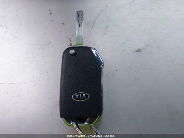 3KPF24AD1ME268243 KIA Forte Lxs