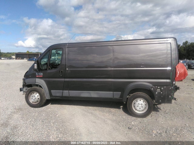 3C6TRVAG0JE148385 RAM Promaster Cargo Van