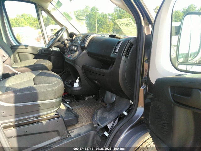 3C6TRVAG0JE148385 RAM Promaster Cargo Van