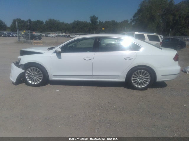 1VWBT7A39HC029926 Volkswagen Passat 1.8t Se