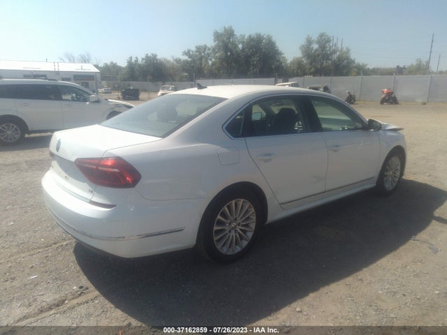 1VWBT7A39HC029926 Volkswagen Passat 1.8t Se