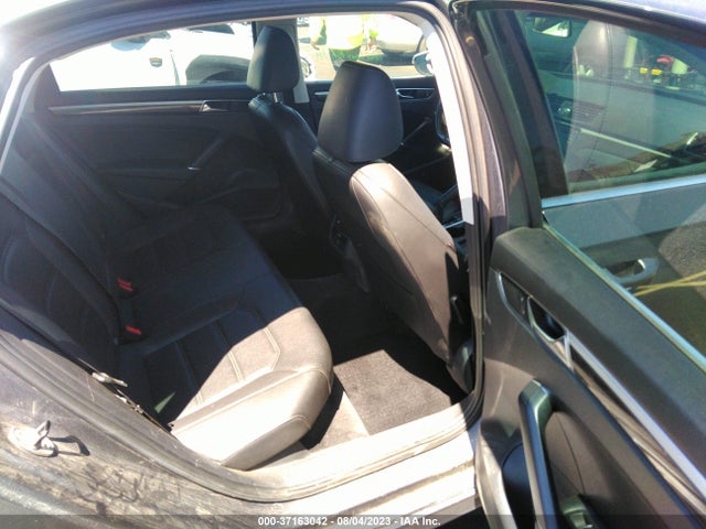 1VWBT7A39HC043244 Volkswagen Passat 1.8t Se