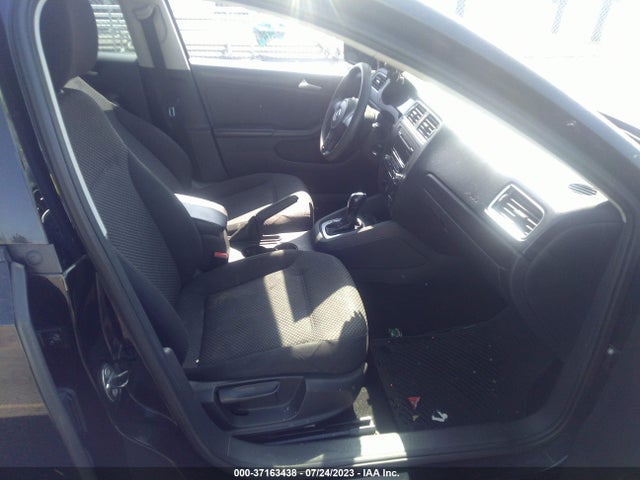 3VW2K7AJ9EM390956 Volkswagen Jetta Sedan S
