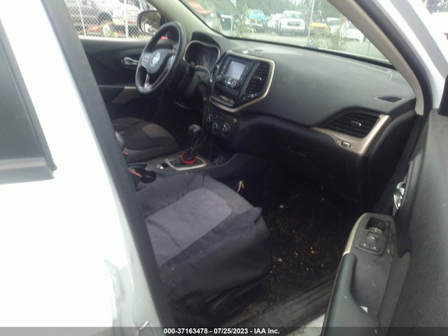 1C4PJLAB8HW623467 Jeep Cherokee Sport