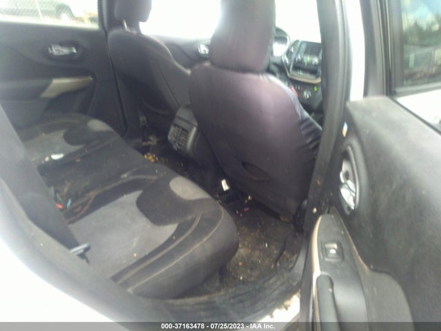 1C4PJLAB8HW623467 Jeep Cherokee Sport