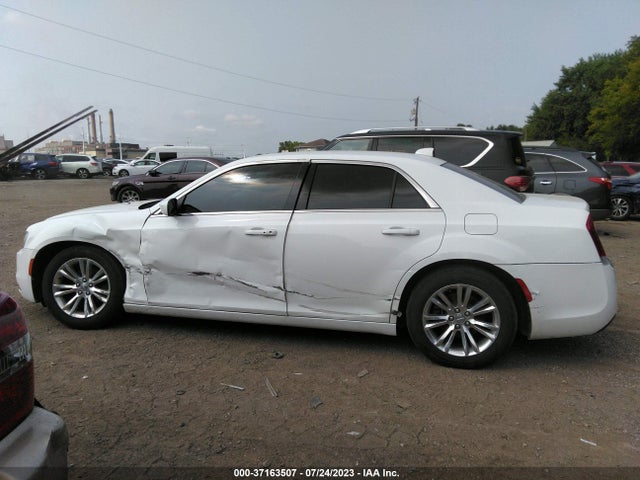 2C3CCAAG0JH317090 Chrysler 300 Touring