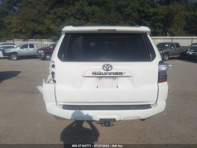 Toyota 4RUNNER SR5 2018 JTEBU5JRXJ5506412 Image 17