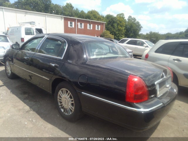 2009 LINCOLN TOWN CAR SIGNATURE LIMITED VIN: 2LNHM82V79X602502