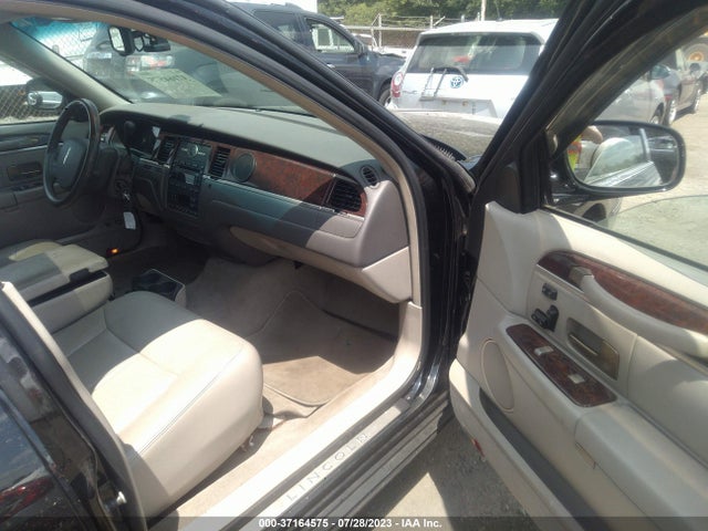 2009 LINCOLN TOWN CAR SIGNATURE LIMITED VIN: 2LNHM82V79X602502