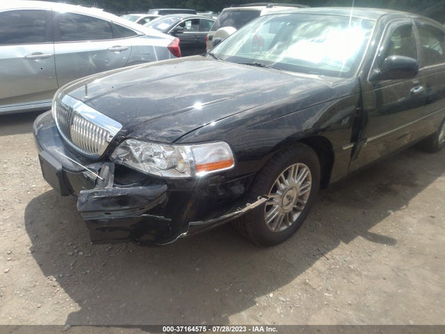 2009 LINCOLN TOWN CAR SIGNATURE LIMITED VIN: 2LNHM82V79X602502