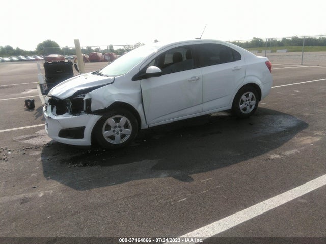 Chevrolet SONIC LS 2015 1G1JB5SH3F4196685 Image 2