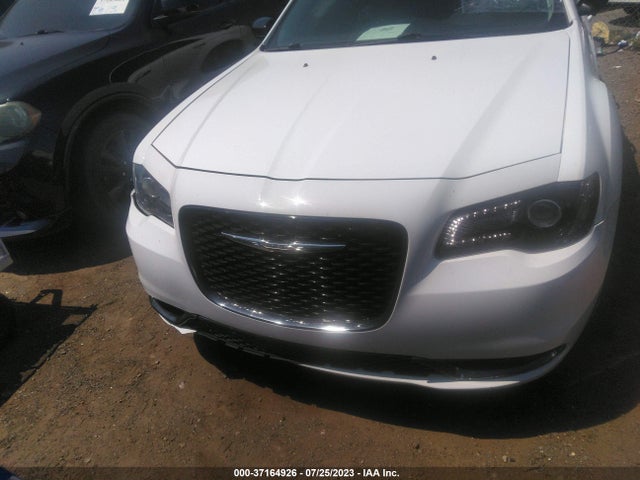 2C3CCARG0JH315778 Chrysler 300 Touring