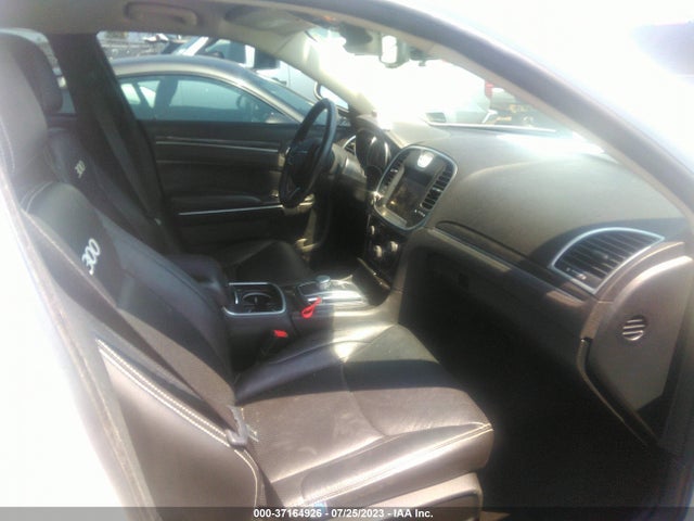 2C3CCARG0JH315778 Chrysler 300 Touring