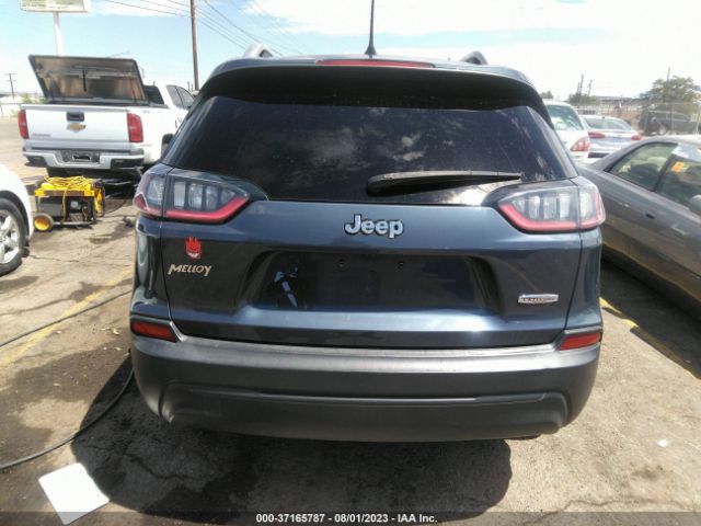 1C4PJLCB8KD381232 Jeep Cherokee Latitude
