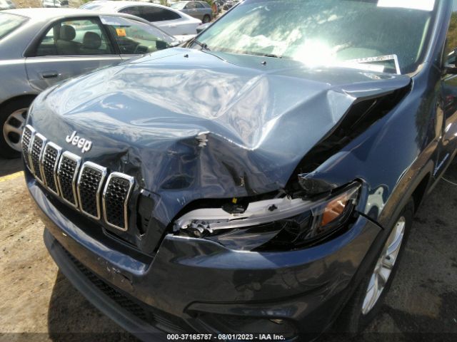 1C4PJLCB8KD381232 Jeep Cherokee Latitude