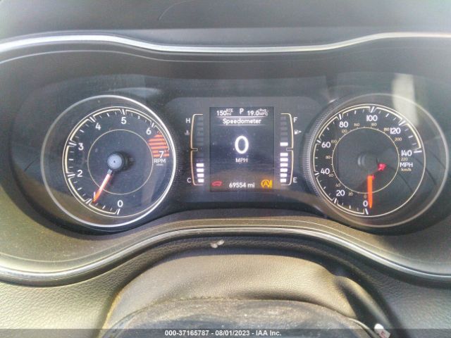 1C4PJLCB8KD381232 Jeep Cherokee Latitude