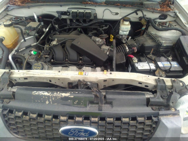 2005 FORD ESCAPE XLT VIN: 1FMCU93145KB61212