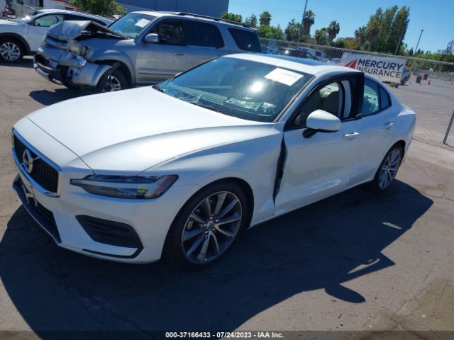 7JR102FK8KG007699 Volvo S60 Momentum