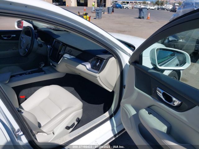 7JR102FK8KG007699 Volvo S60 Momentum