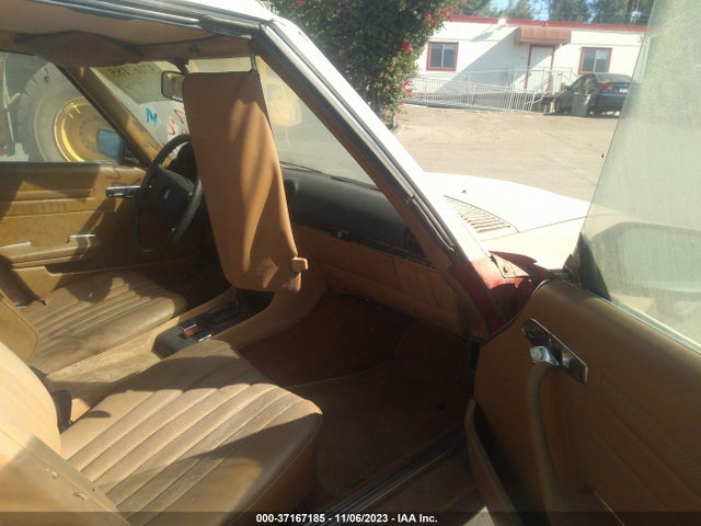 1975 MERCEDES-BENZ 560 VIN: 10704412022517
