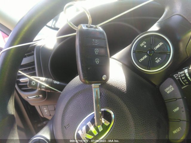 KNDJN2A20H7438019 KIA Soul Base