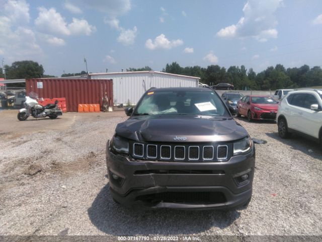3C4NJDBB8JT359822 Jeep Compass Latitude
