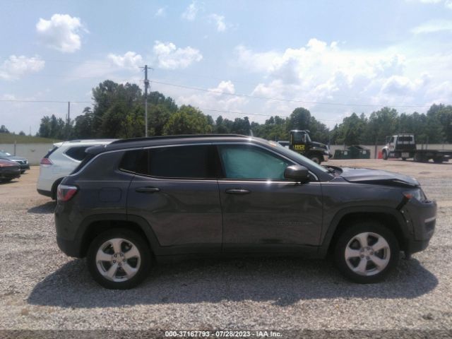3C4NJDBB8JT359822 Jeep Compass Latitude