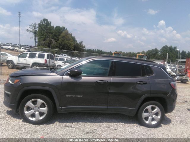 3C4NJDBB8JT359822 Jeep Compass Latitude