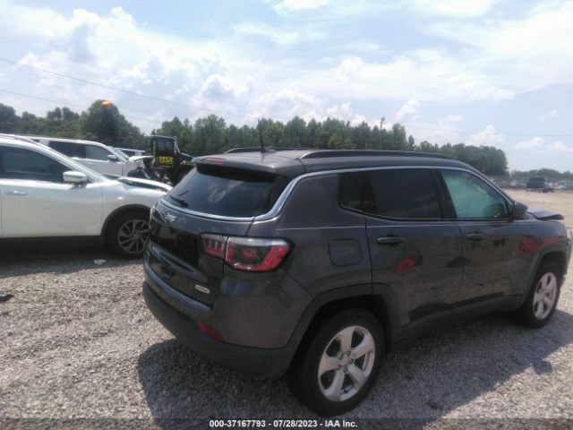 3C4NJDBB8JT359822 Jeep Compass Latitude