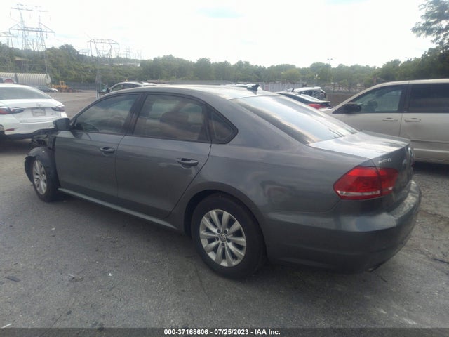 1VWAT7A31FC044428 Volkswagen Passat 1.8t Wolfsburg Ed