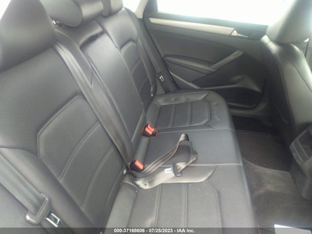 1VWAT7A31FC044428 Volkswagen Passat 1.8t Wolfsburg Ed