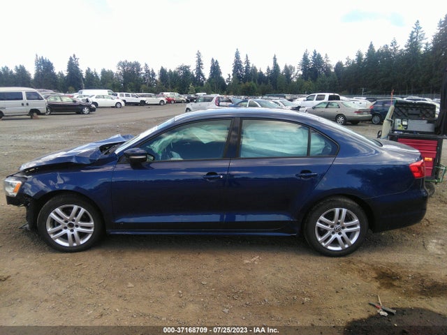 3VWB17AJ2EM333887 Volkswagen Jetta Sedan Se