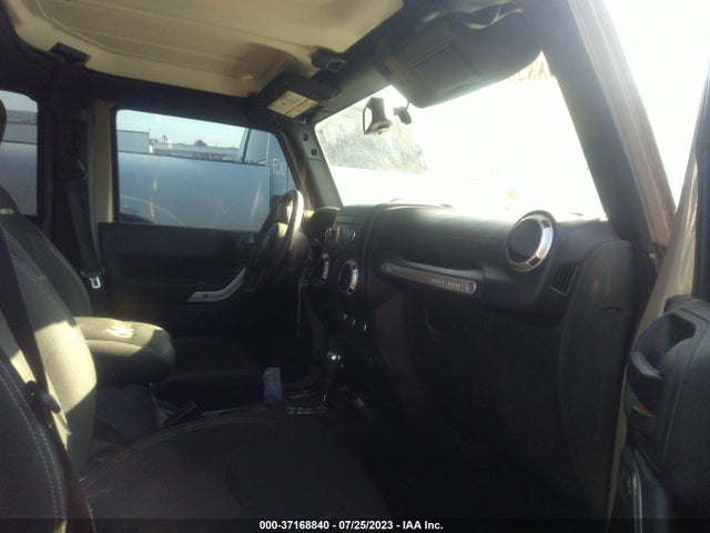 1C4BJWFG0HL590157 Jeep Wrangler Unlimited Rubicon