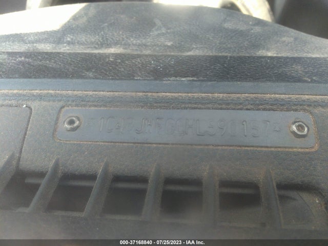 1C4BJWFG0HL590157 Jeep Wrangler Unlimited Rubicon