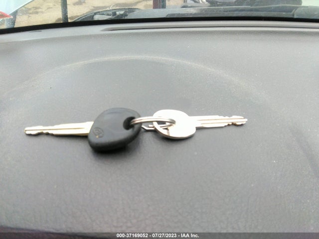 2008 KIA SORENTO LX VIN: KNDJC735985784138