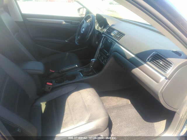 1VWAA7A31JC041625 Volkswagen Passat 2.0t S/r-line