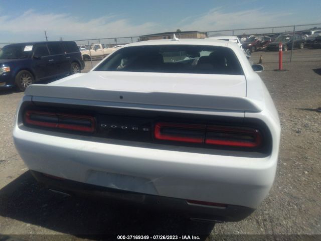 2C3CDZAG0GH322083 Dodge Challenger Sxt Plus